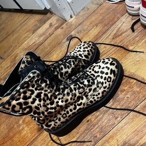Steve Madden Cheetah Print Lace Up Boots Size 8